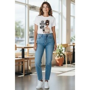 Oh Honey I Am That Mom Graphic T-Shirt White Short Sleeve Crewneck Large